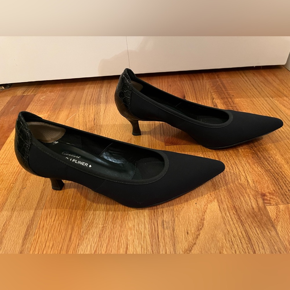 Donald J Pliner Couture Womens Black Low Heel Shoe Sz 7M Fabric & Emboss Leather